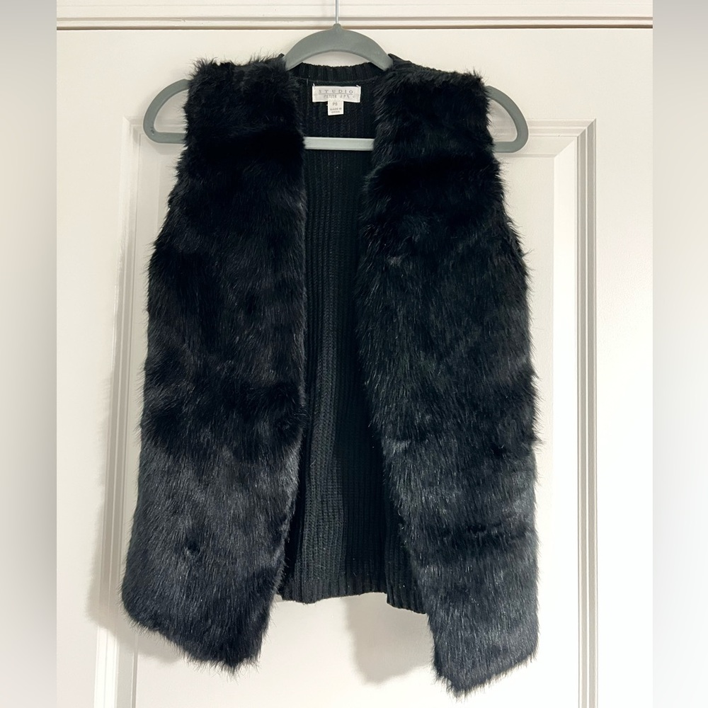 Studio Petite JPR faux fur vest size small